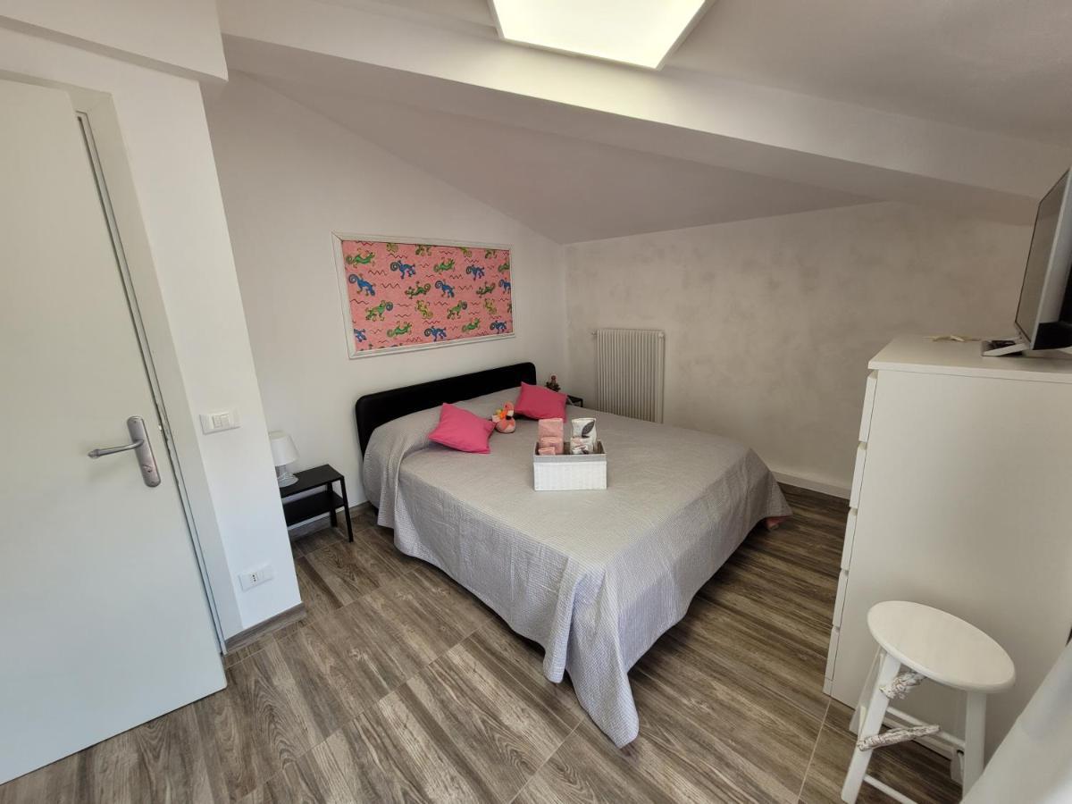 Villa Sonia Apartment & Rooms Lignano Sabbiadoro Dış mekan fotoğraf