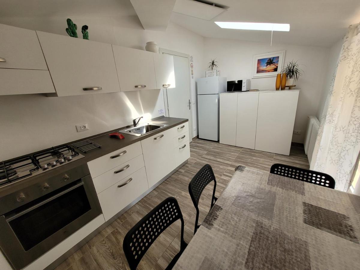 Villa Sonia Apartment & Rooms Lignano Sabbiadoro Dış mekan fotoğraf