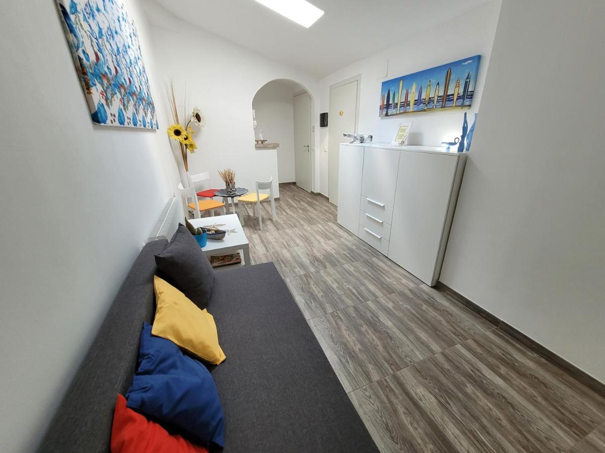 Villa Sonia Apartment & Rooms Lignano Sabbiadoro Dış mekan fotoğraf
