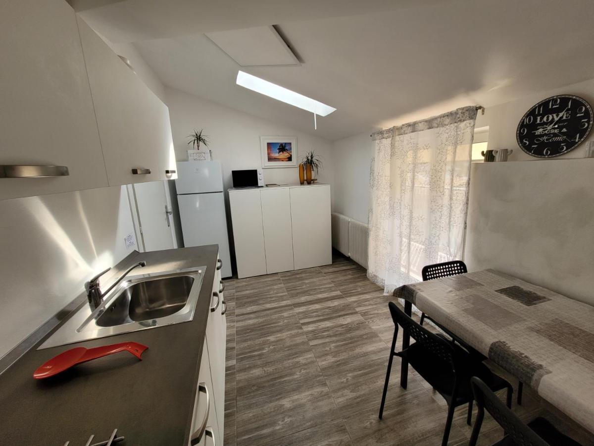 Villa Sonia Apartment & Rooms Lignano Sabbiadoro Dış mekan fotoğraf